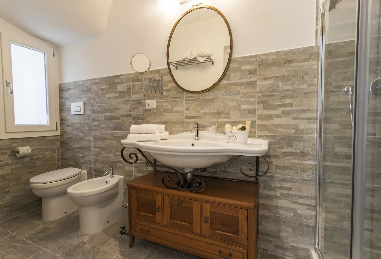 Les Suites Magnolia Olbia Oda ve Kahvaltı